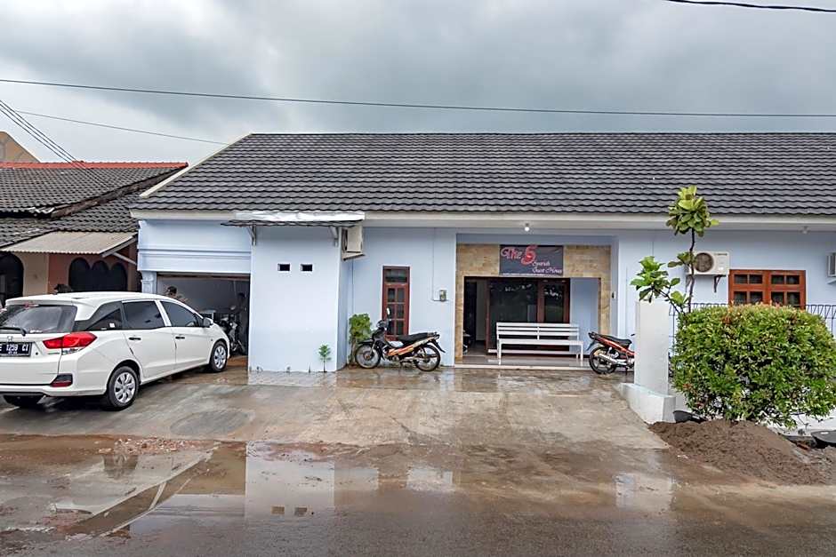 The Lima Guest House Syariah By RedDoorz – Cirebon, OH