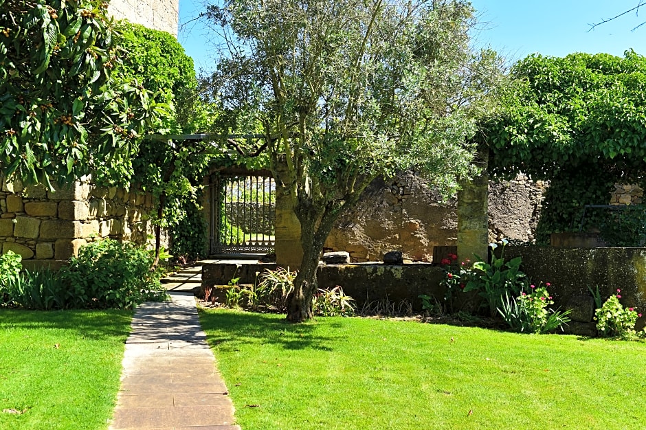 Pousada Convento de Arraiolos - Historic Hotel