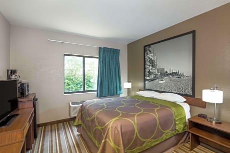 1 Queen Bed Non-Smoking