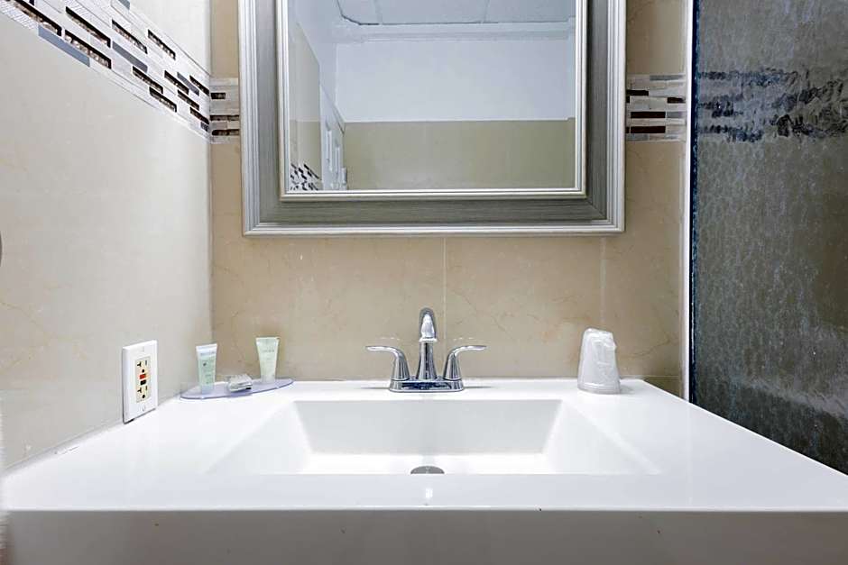 Warm Mineral Springs Motel