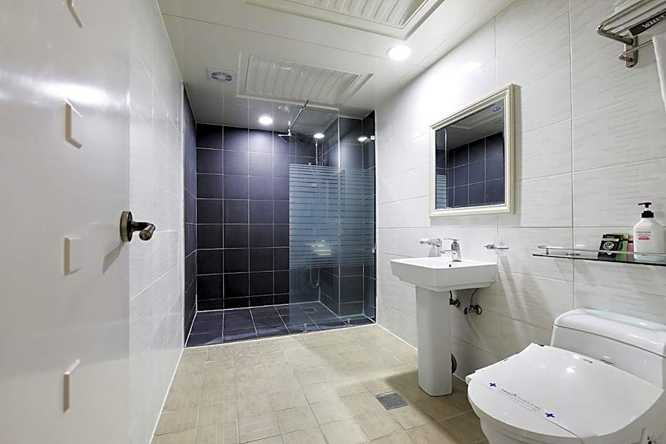 White Tourist Hotel