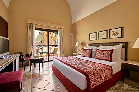 Superior, Queen or Twin Bed, Pool View