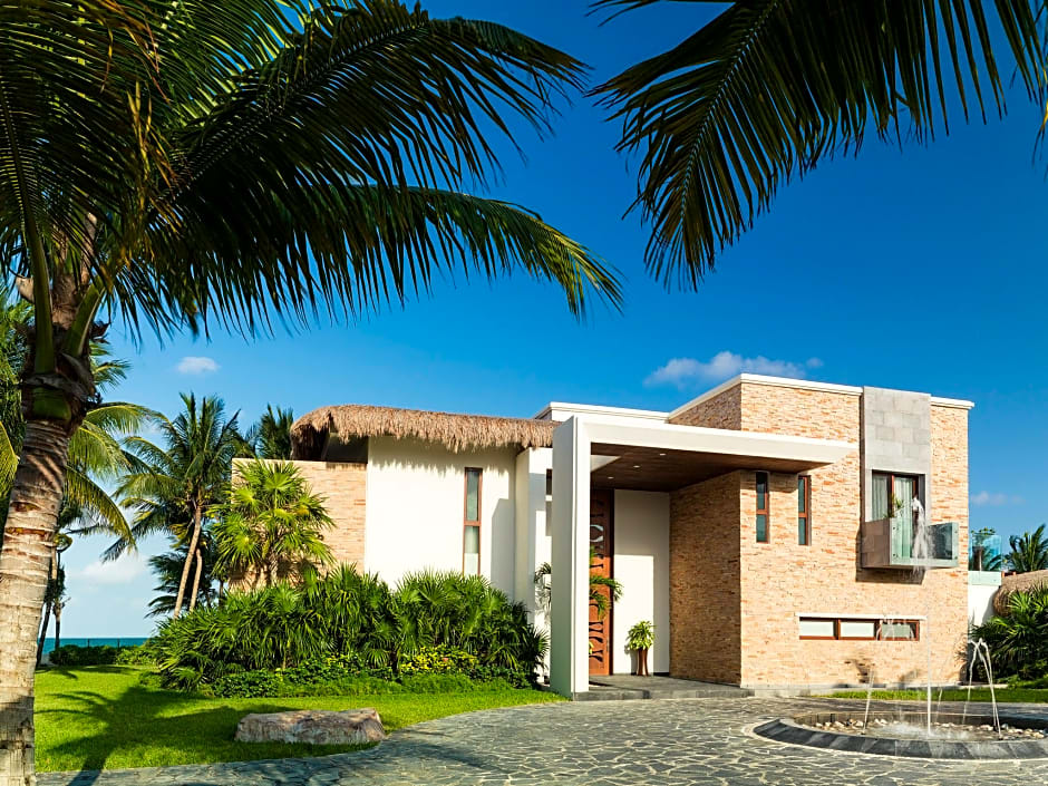 Azul Villa Esmeralda, by Karisma