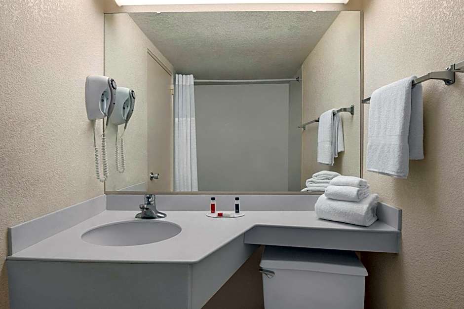 Baymont by Wyndham Daytona Beach/Intl Speedway