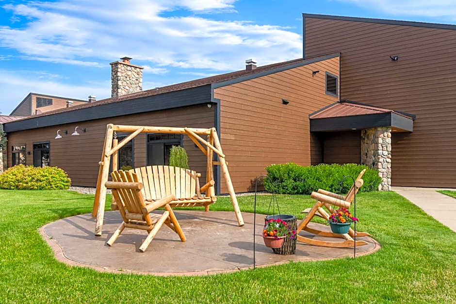 Heartland Inn & Suites, SureStay Collection by Best Western