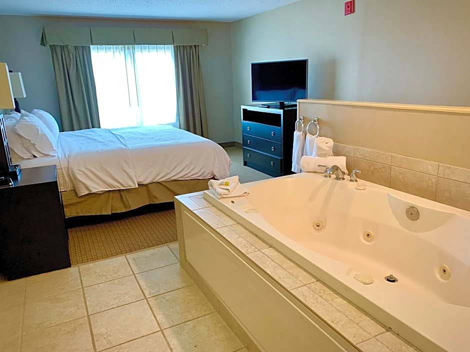 Holiday Inn Express & Suites - Olathe North By IHG