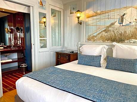 Superior Room - Partial Sea View