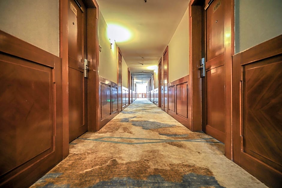 Five Rams City Hotel