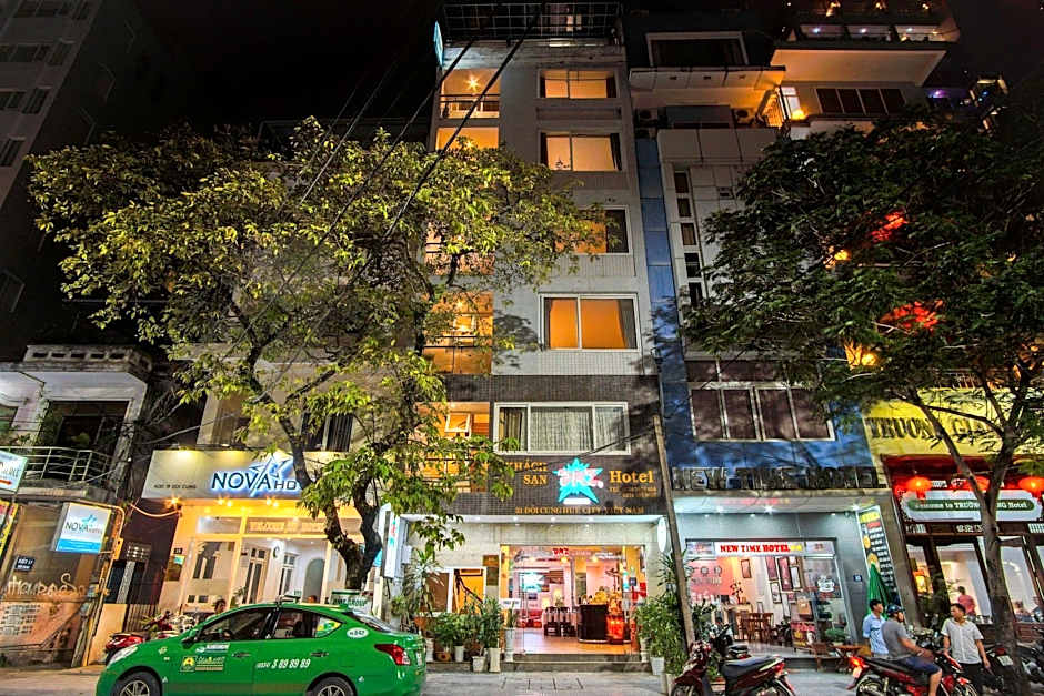 DMZ Hotel ,Central Hue ,Near Perfume River