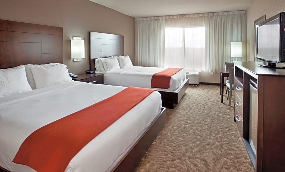Holiday Inn Express Hotel and Suites Saint Robert, an IHG Hotel
