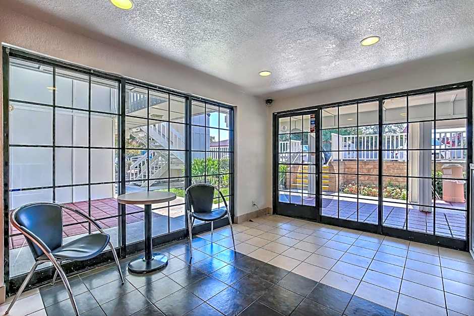 Super 8 by Wyndham Livermore