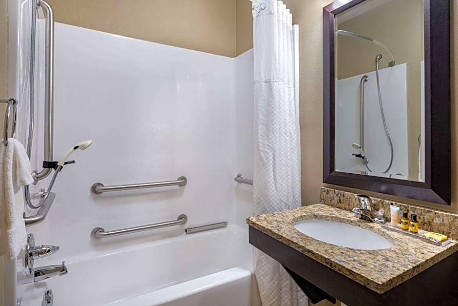 Hawthorn Suites by Wyndham Dickinson