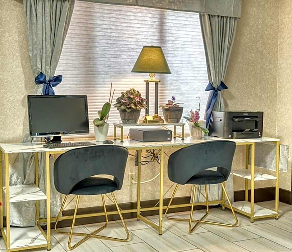 Evergreen Inn and Suites