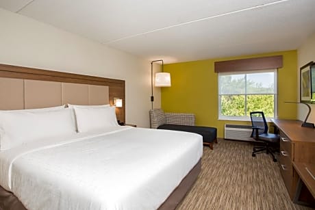King Room with Hearing Accessible Roll In Shower - Non-Smoking