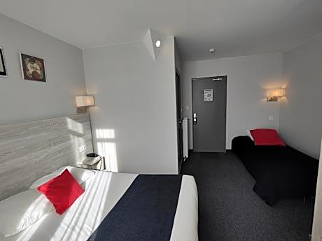 Triple Room with Queen and Single Bed