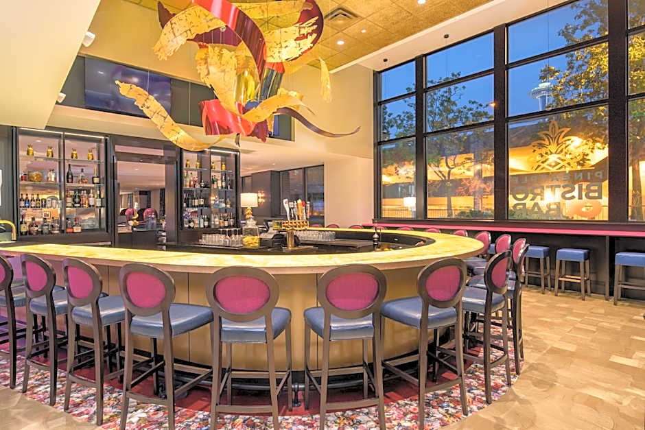 Staypineapple At The Maxwell Hotel