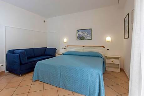 Family Room with Garden View