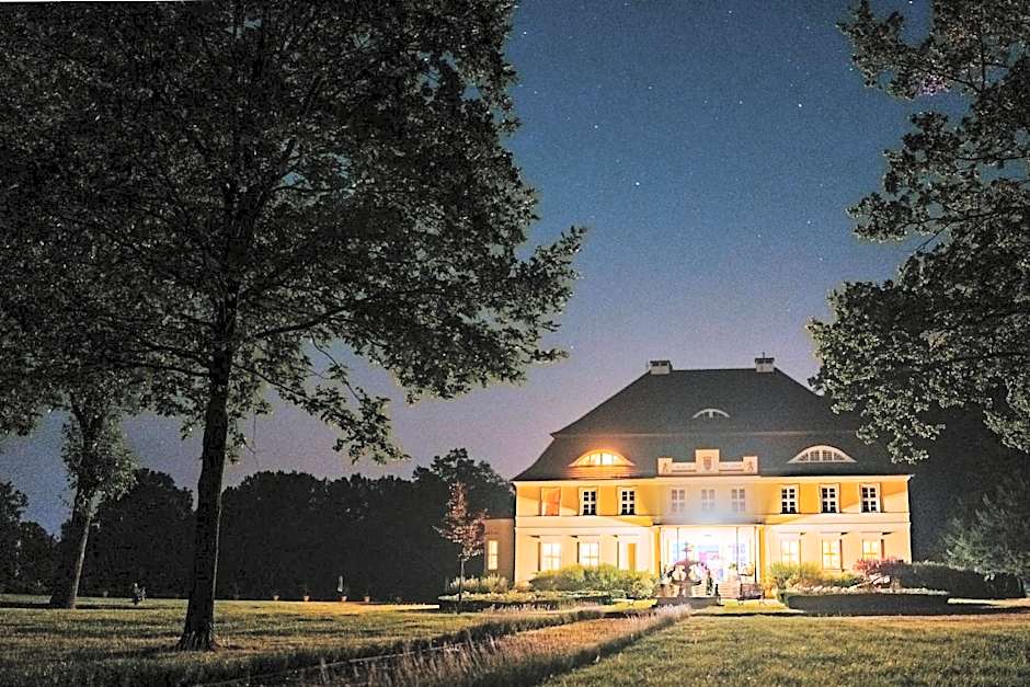 Pałac Bogaczów - noclegi - restauracja - przyjęcia