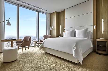 Accessible Premier Landmark Room King