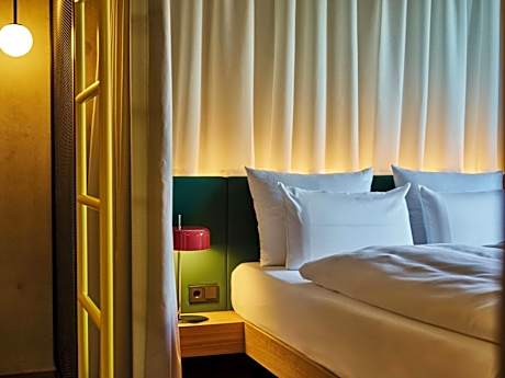 Deluxe Double Room (2 Adults + 1 Child)