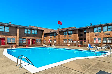 Red Roof Inn & Suites Lexington - Hamburg