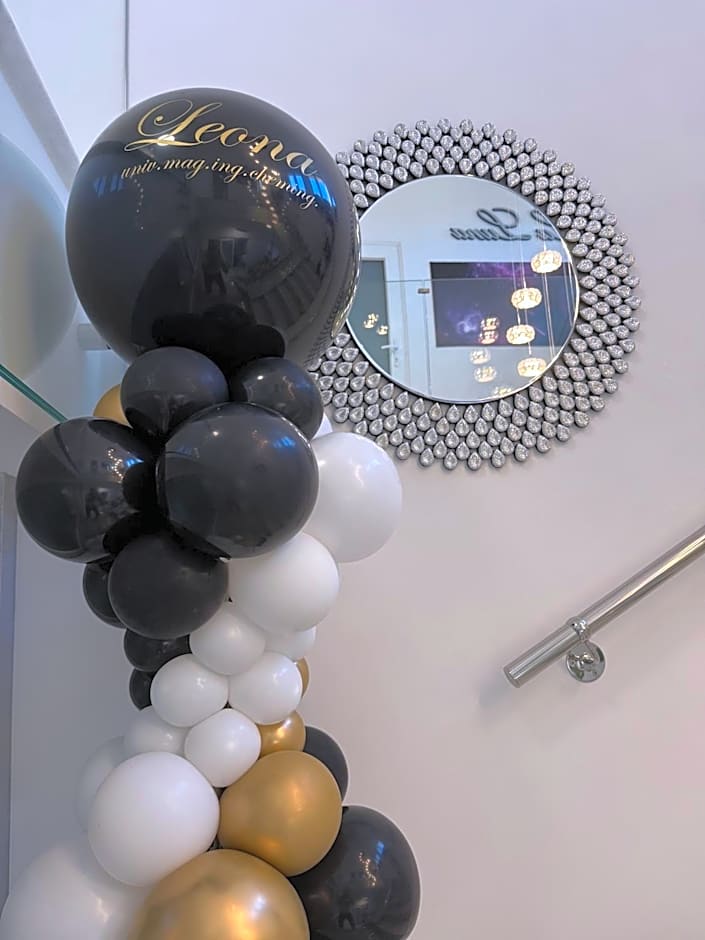 La Luna Premium Deluxe Apartment with Pool & Jacuzzi, Bikes and Covered Parking