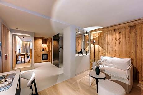 Double Room M (2 Adults + 1 Child)