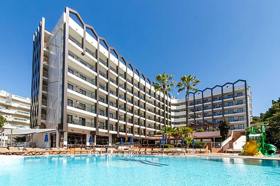 Golden Avenida Family Suites 4*