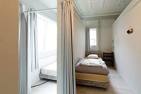 Single Bed in Mixed Dormitory Room