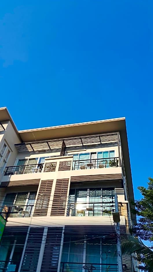 Admire House
