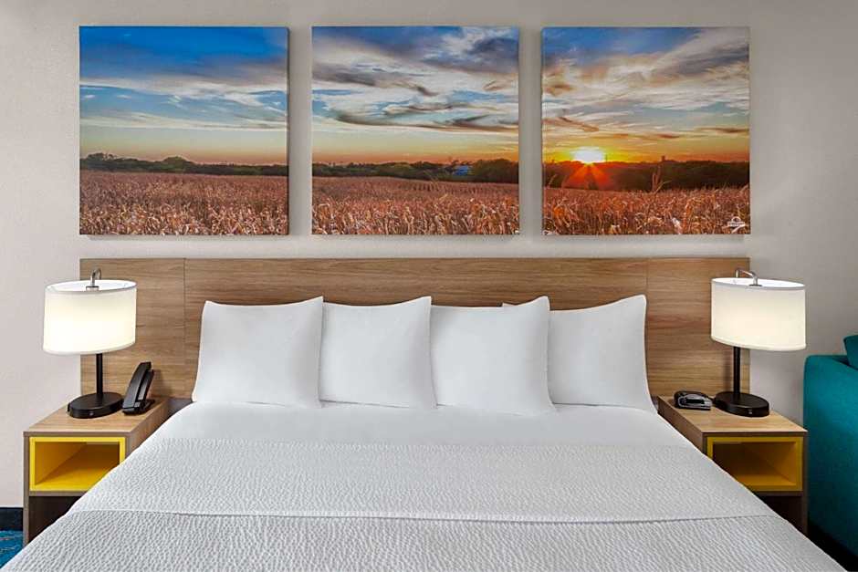 Days Inn & Suites by Wyndham Morris/I-80