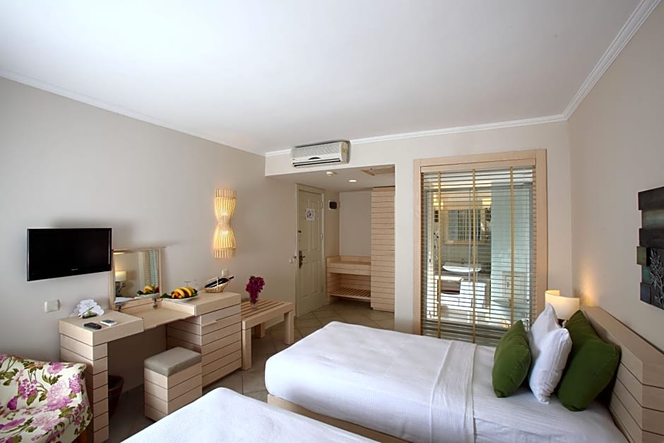 Zeytinada Hotel