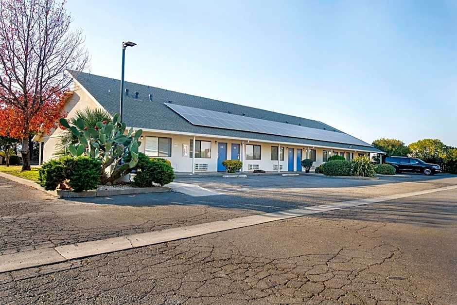 Super 8 by Wyndham Dunnigan