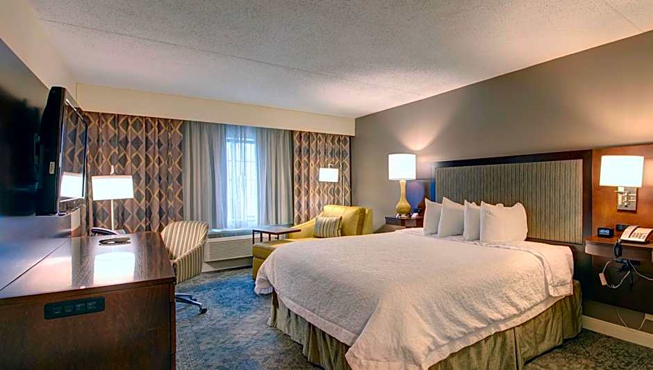 Hampton Inn & Suites Rockville Centre