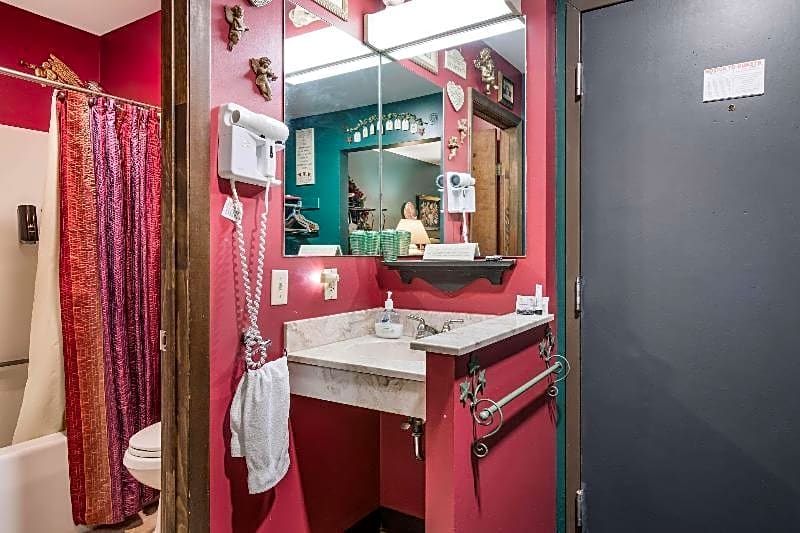 The Shore Club Wisconsin, an Ascend Collection Hotel