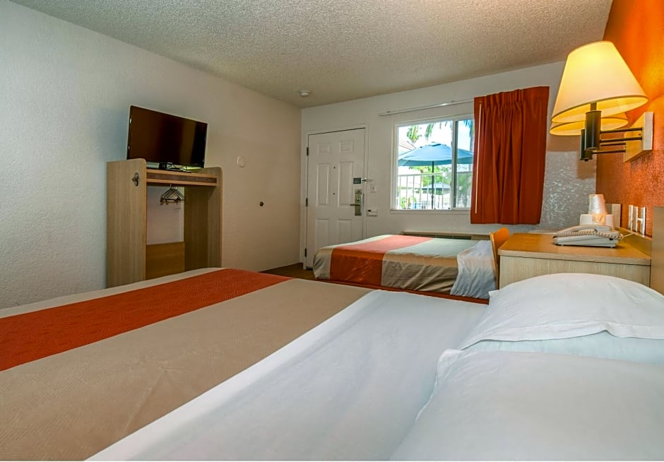Motel 6-Costa Mesa, CA