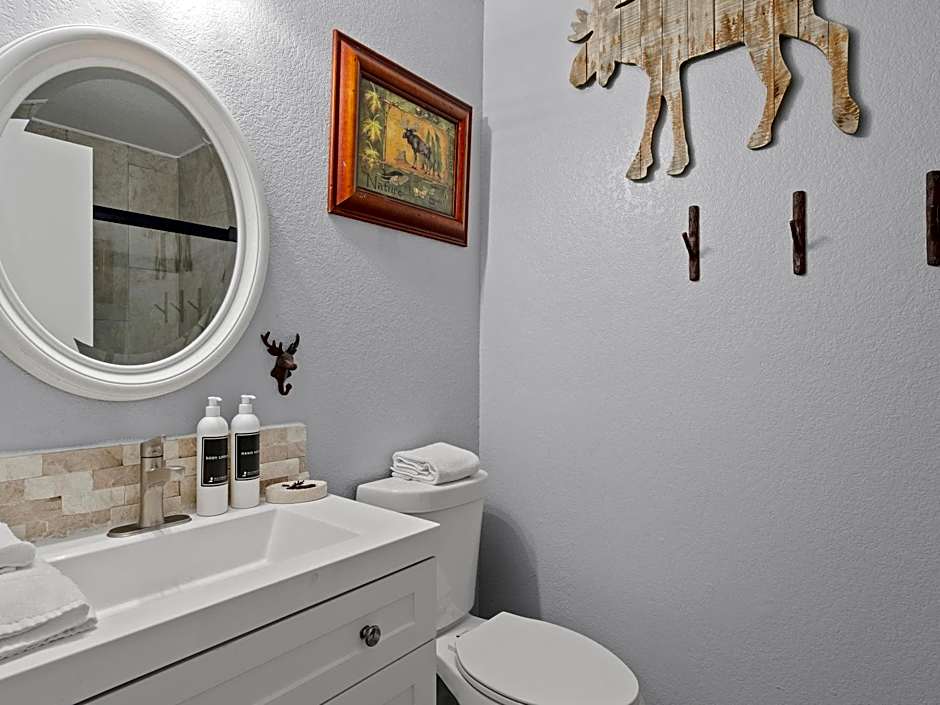 Carriage House Condominiums by All Seasons Resort Lodging