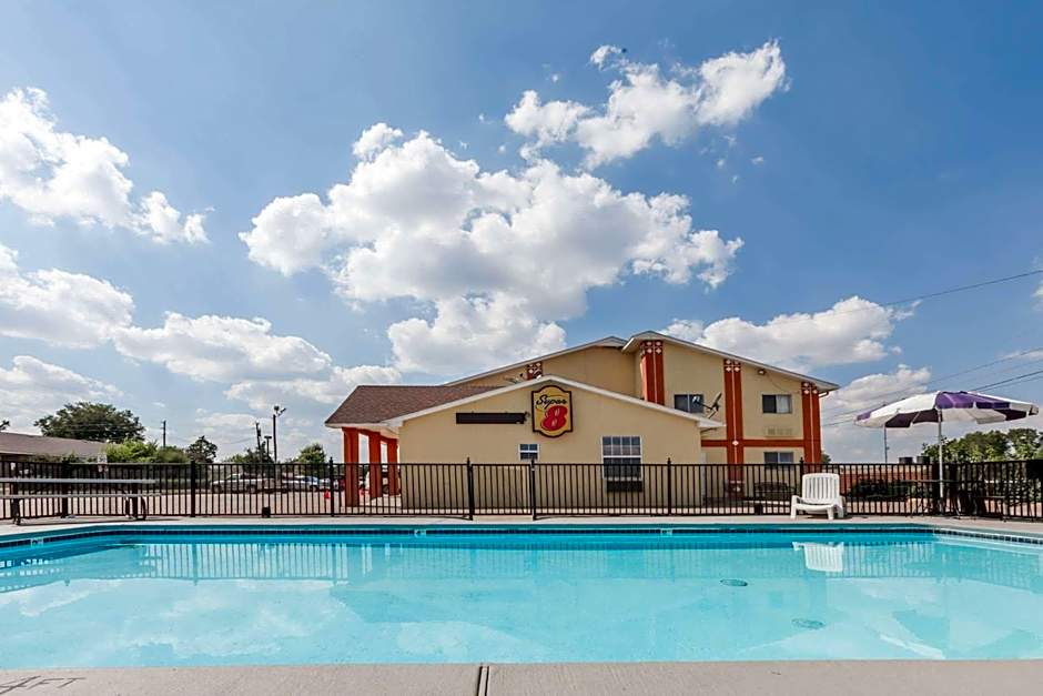 Super 8 by Wyndham Chickasha