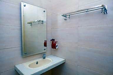 RedDoorz @ Shabrina Homestay Syariah Maguwo