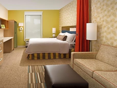 1 King Hearing Accessible Suite Non-Smoking
