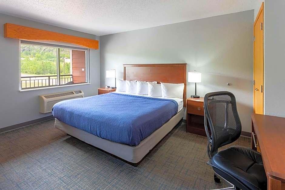 Photo 1 of 2 of 1 King Bed, Balcony