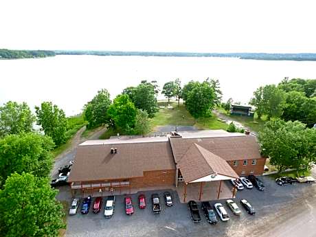 Stoco Lake Lodge