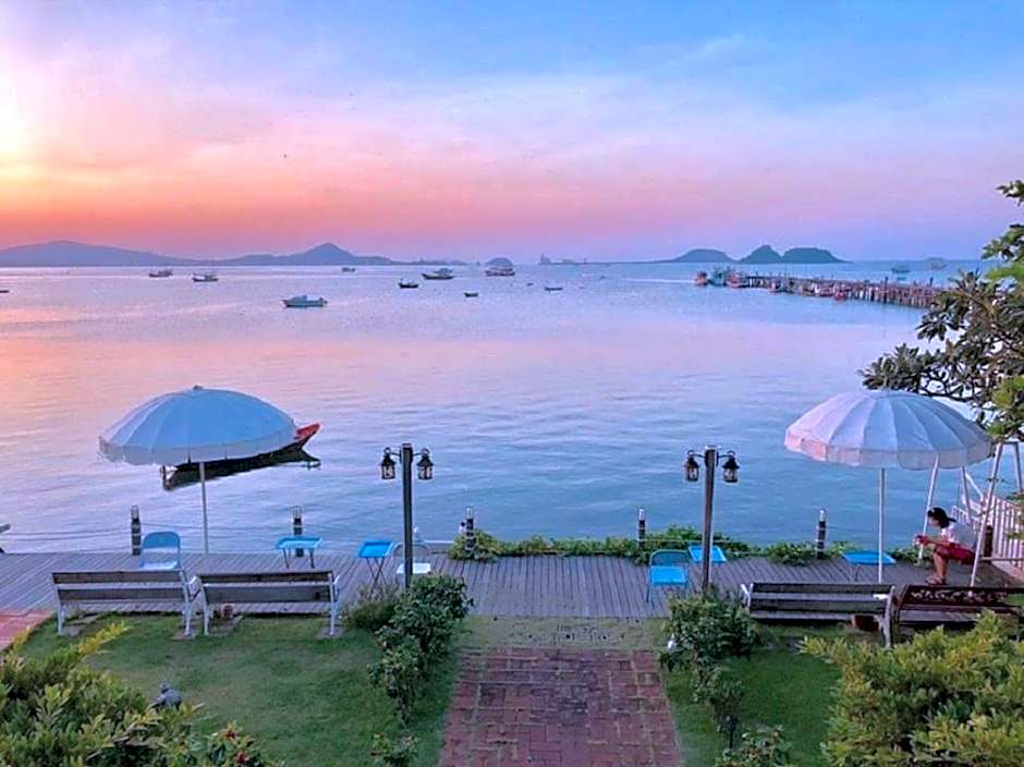 Baan Sattahip by the sea