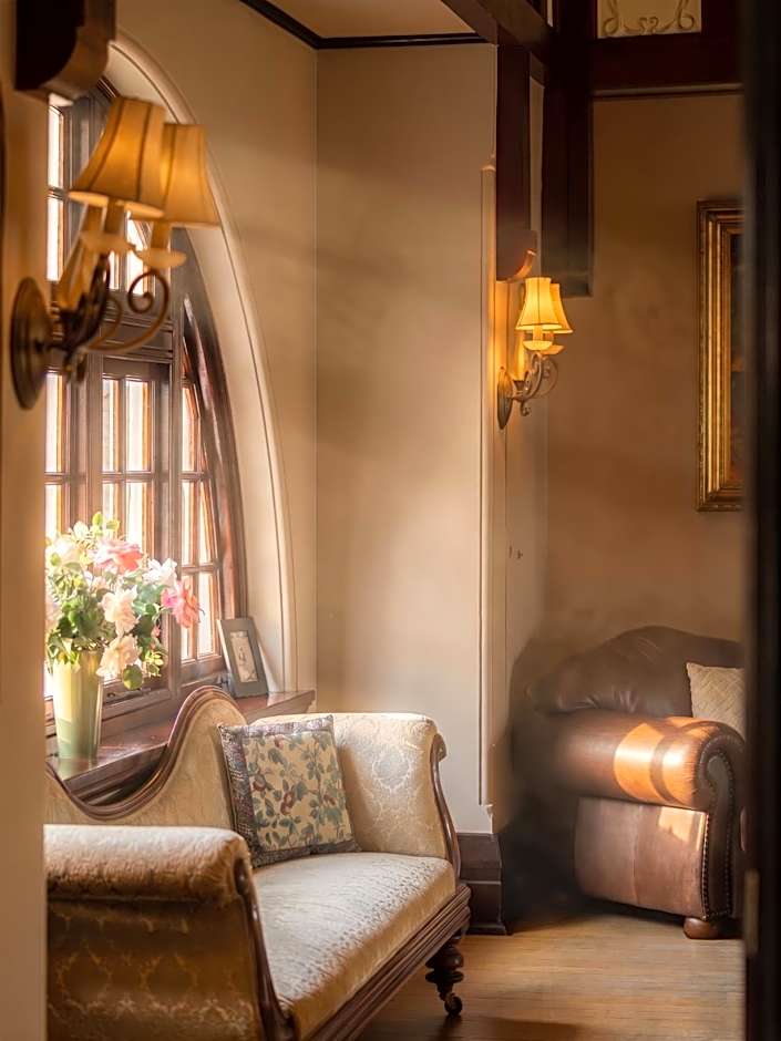 Petersons Armidale Winery and Guesthouse