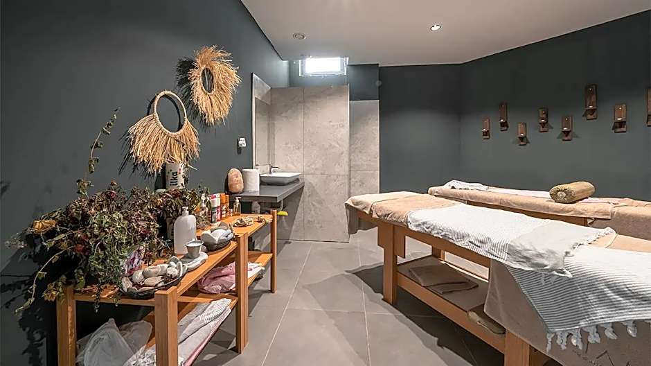 Maia Luxury Beach Hotel