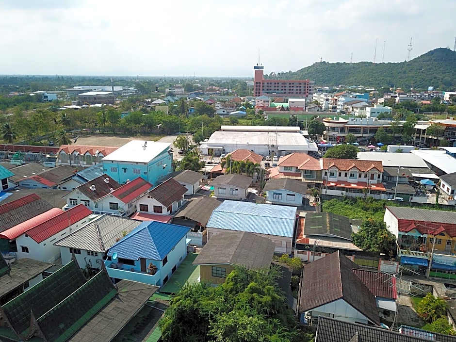 Thanyachatra Boutique.