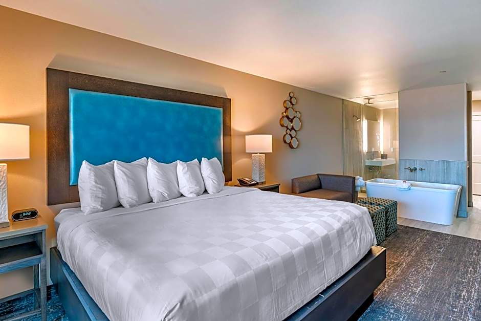Lincoln Sands Oceanfront Resort, Ascend Hotel Collection