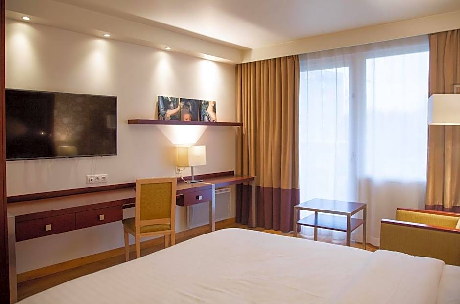 Clarion Paris CDG Airport