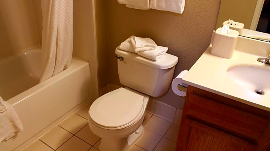 Hawthorn Suites Wichita East