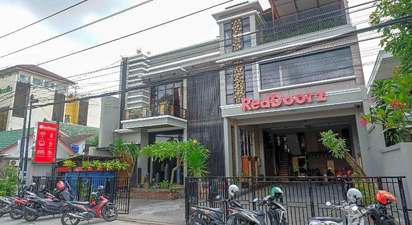 RedDoorz Plus near Amplaz Yogyakarta